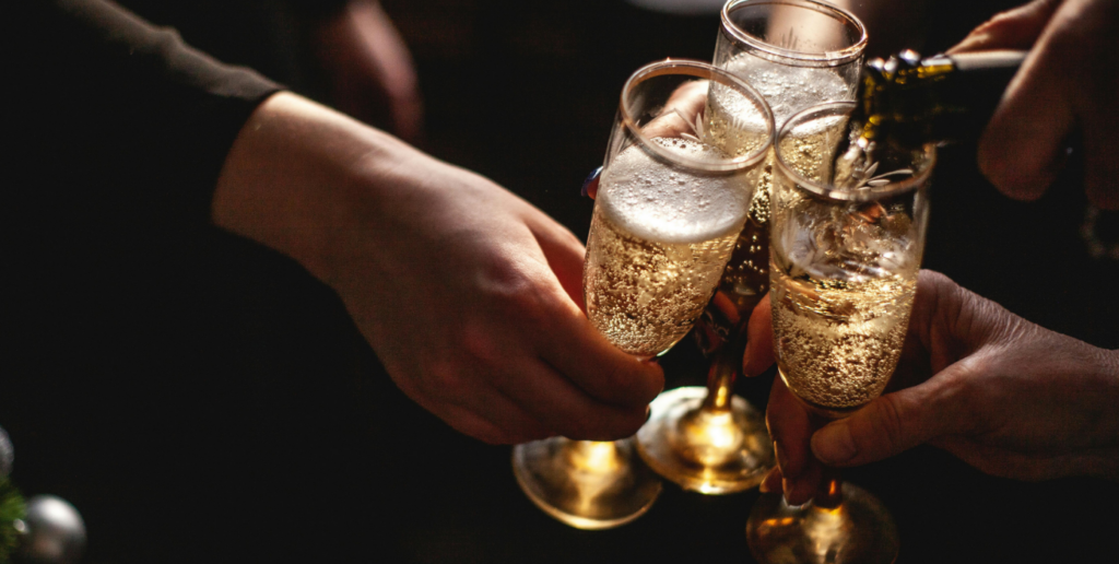 Klinkende champagneglazen